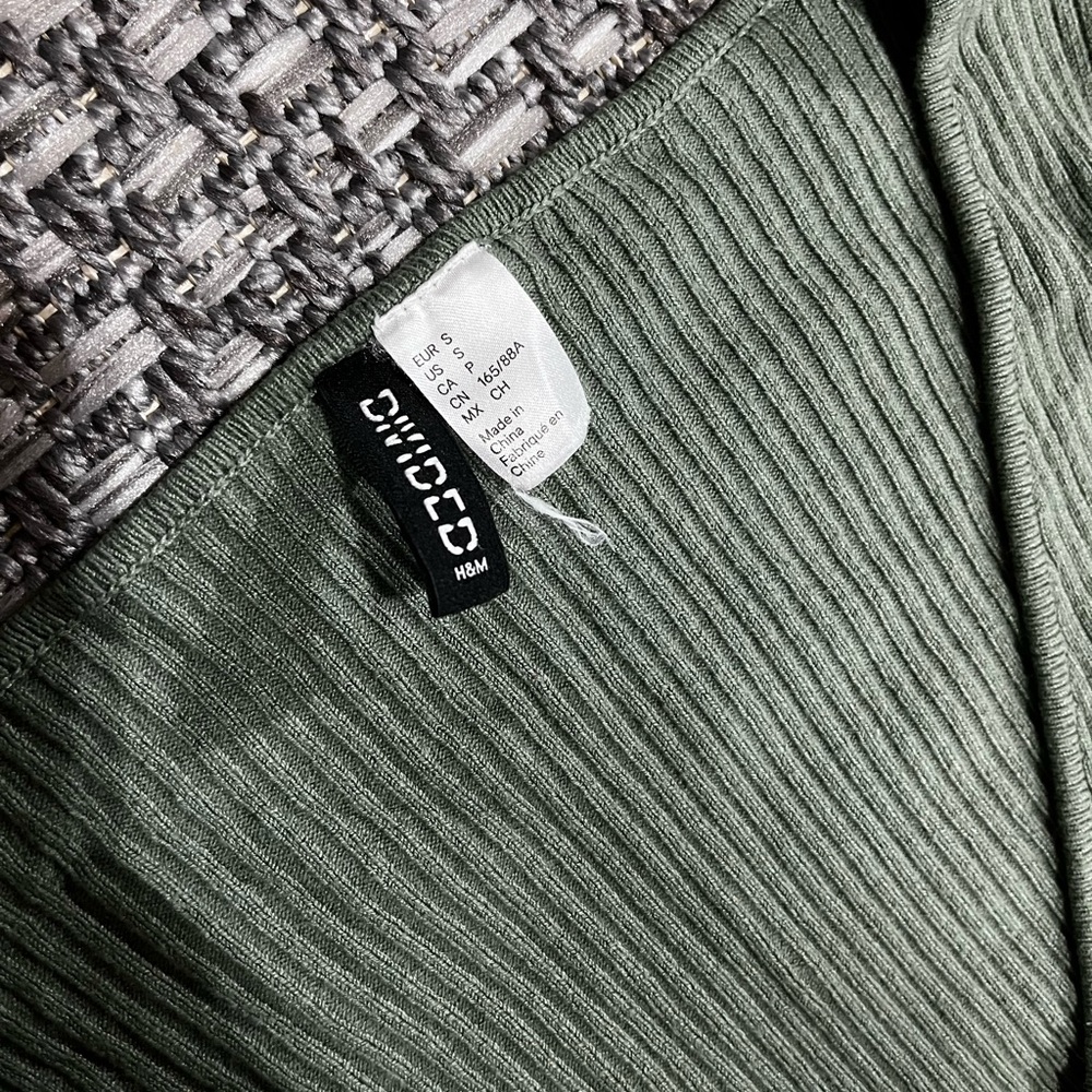 H&M | Olive Ribbed Full-Zip Long Sleeve - Picture 3 of 8